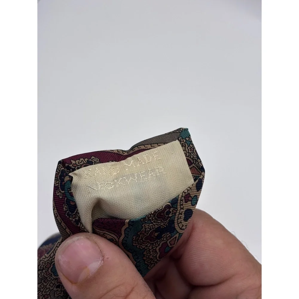 Tom James Silk Tie Mens OS Taupe Plum Paisley Medallion Handmade Necktie‎ Wide